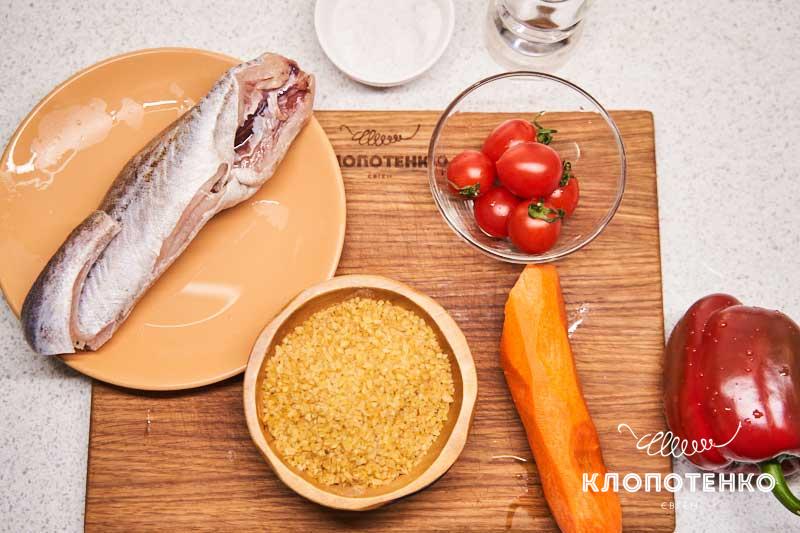 Подготовьте все остальные ингредиенты для приготовления минтая в конверте