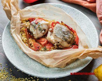 Минтай в конверті з булгуром і овочами