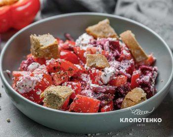 Салат з буряком та сухариками з житнього хліба