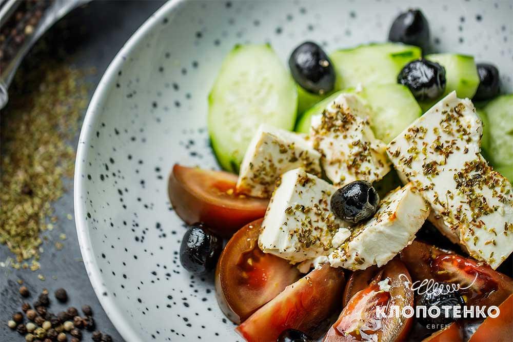 Салат з фетою і оливками