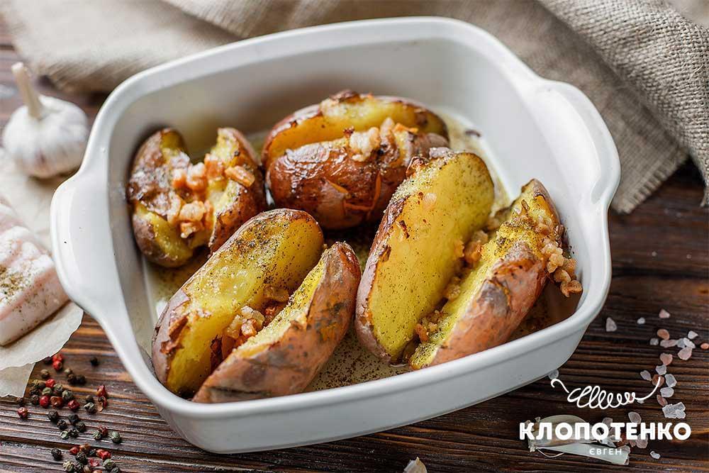 Картопля з салом і часником