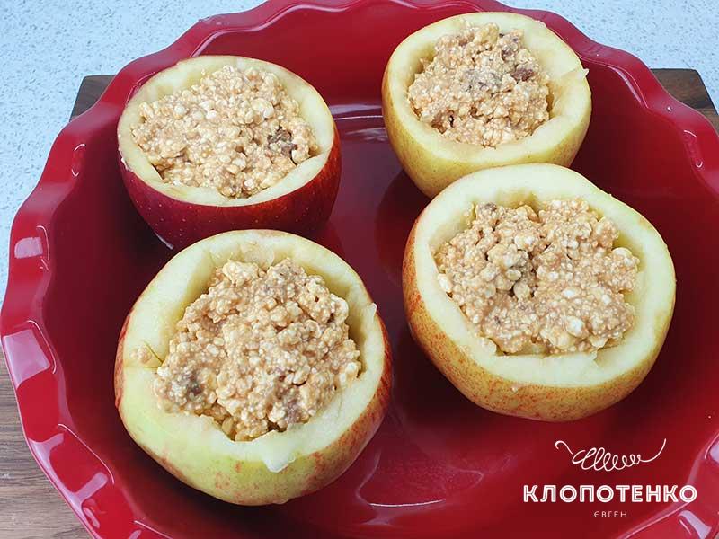 Запекайте яблоки в духовке