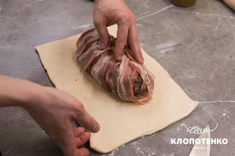 Оберніть мясо тітсом