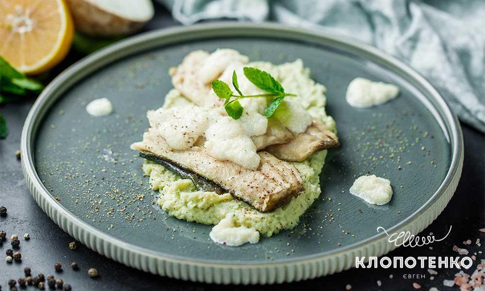 филе форели с пюре из сельдерея