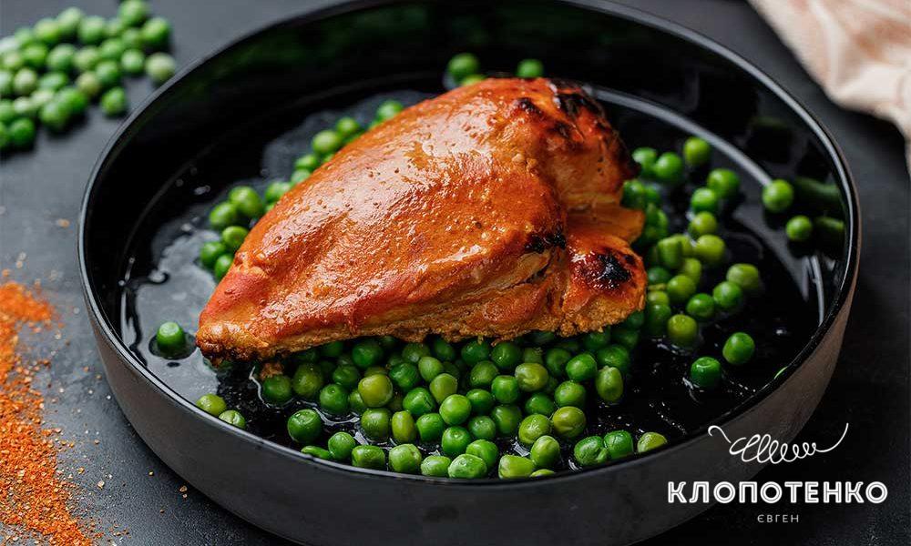 Курица по-индийски с йогуртом и зеленым горошком