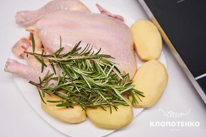 Подготовьте все ингредиенты для приготовления запеченной курицы