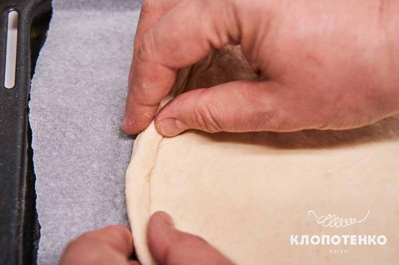 Раскатайте тесто в пласт