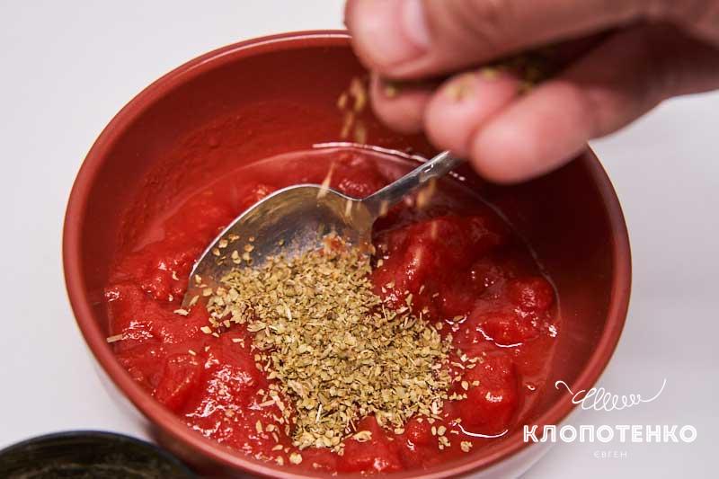 Смешайте томаты с орегано