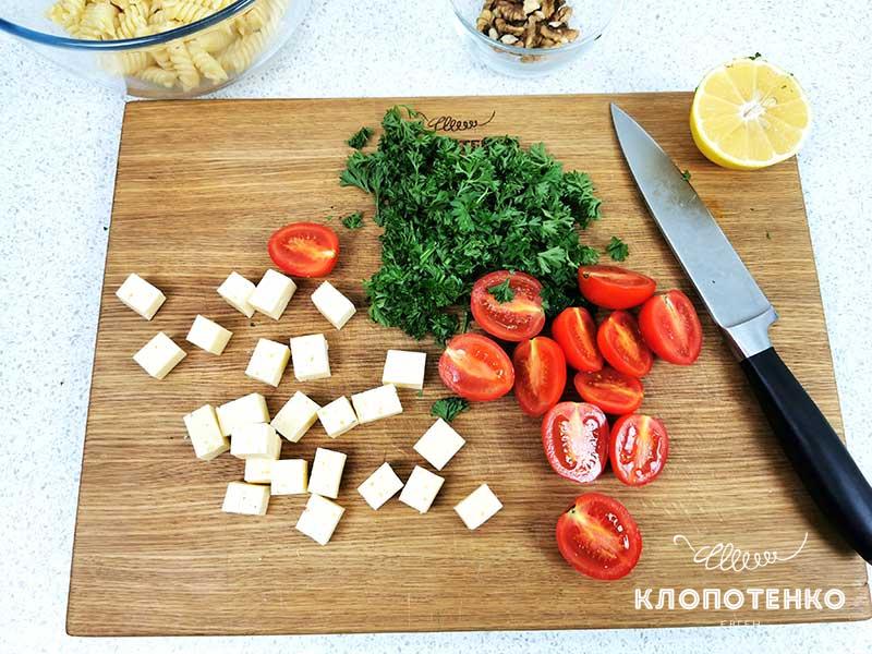 салат с пастой фузилли