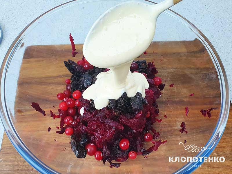 салат с черносливом и свеклой