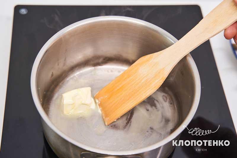 спаржа с соусом бешамель