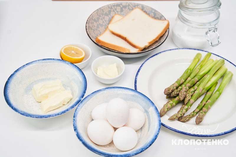 спаржа с яйцами бенедикт