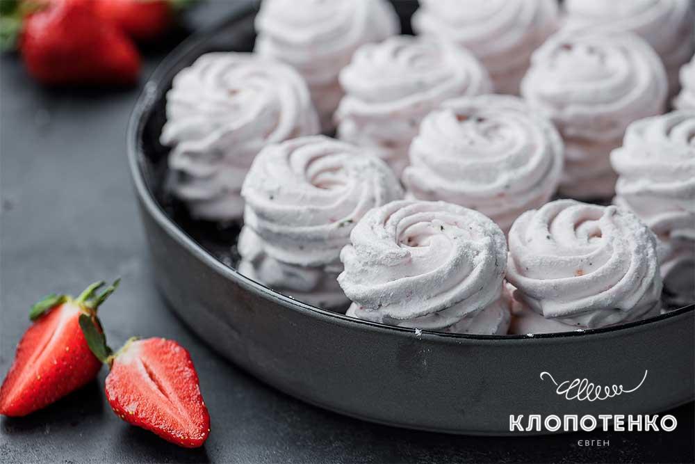 Зефір з полуницею та кінзою