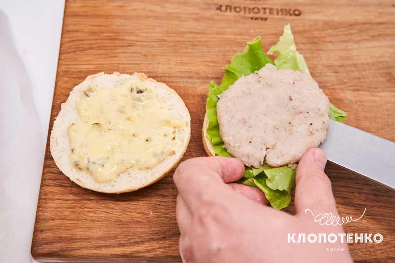 Выложите рыбную котлету