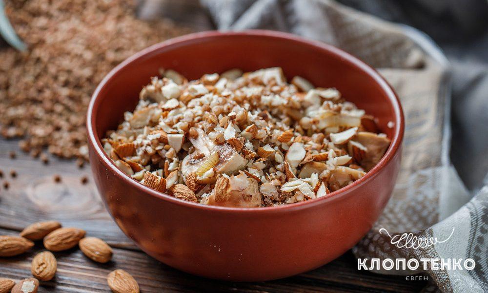 гречка с шампиньонами и миндалем