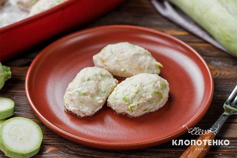 Куриные паровые котлеты с кабачком
