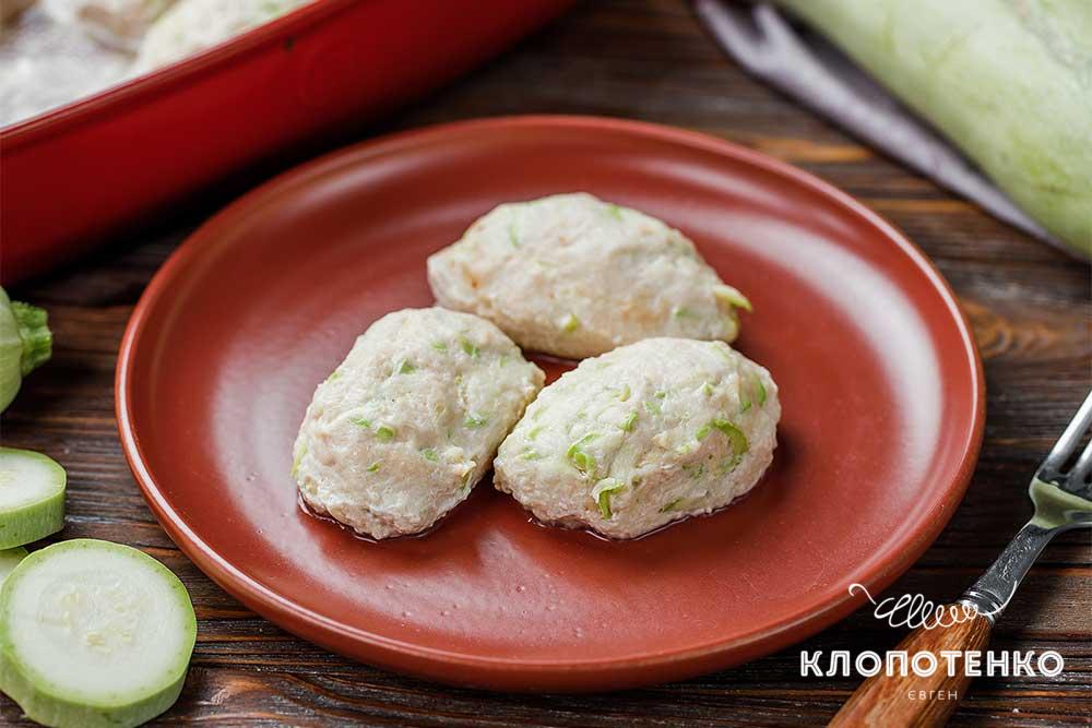 Куриные паровые котлеты с кабачком