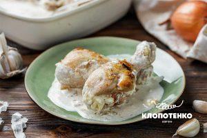 Baked chicken legs with creamy sauce