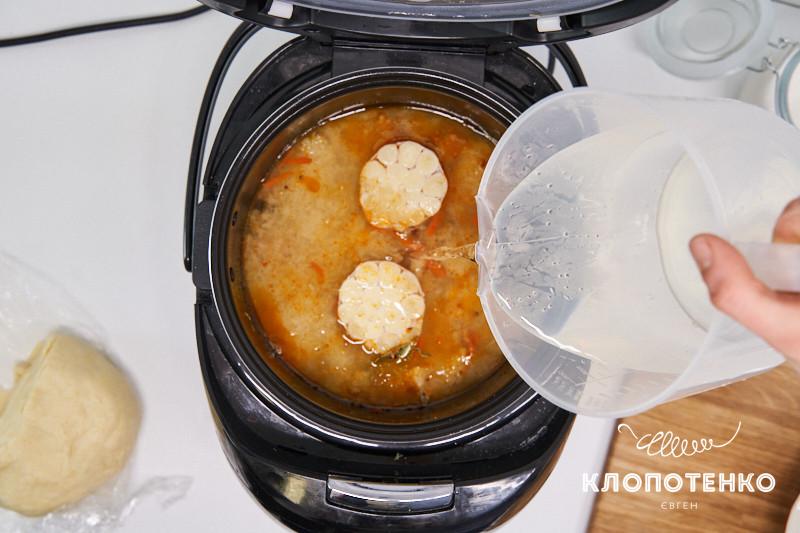 плов с имбирем, изюмом и курагой