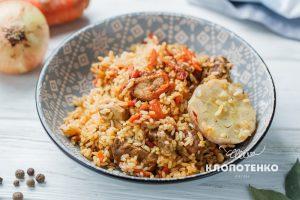 плов с изюмом, курагой и имбирем