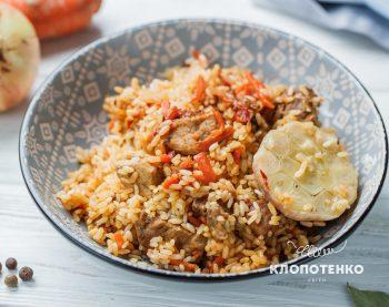 плов с изюмом, курагой и имбирем