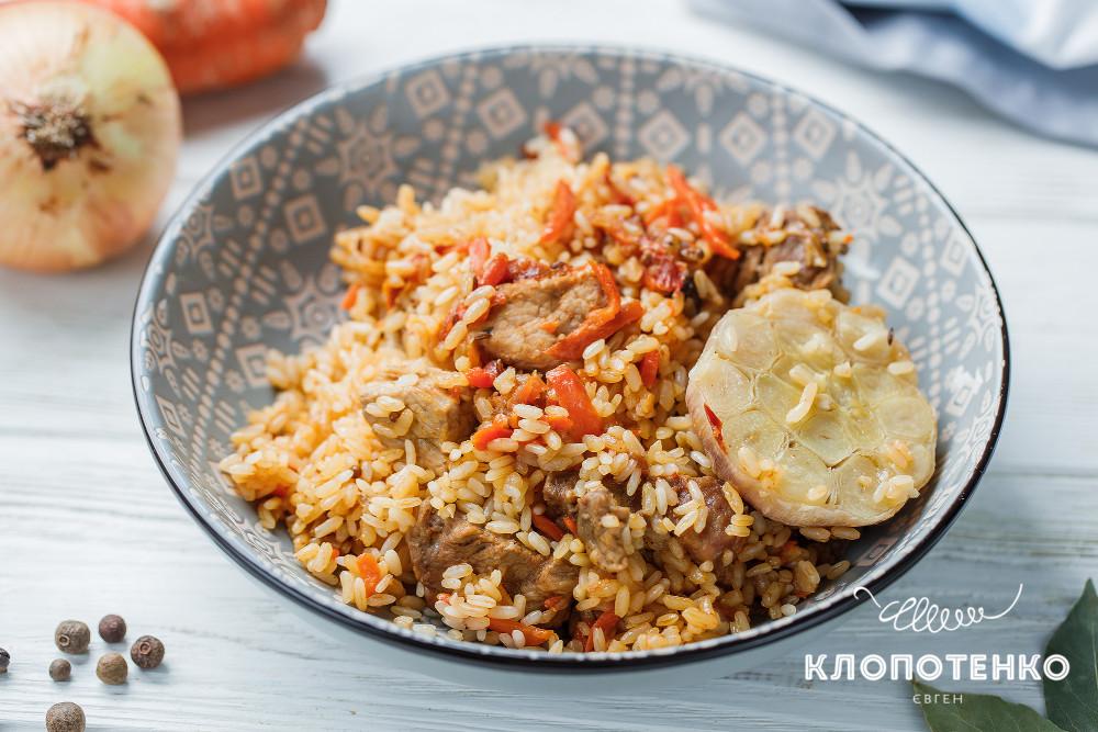 плов с изюмом, курагой и имбирем