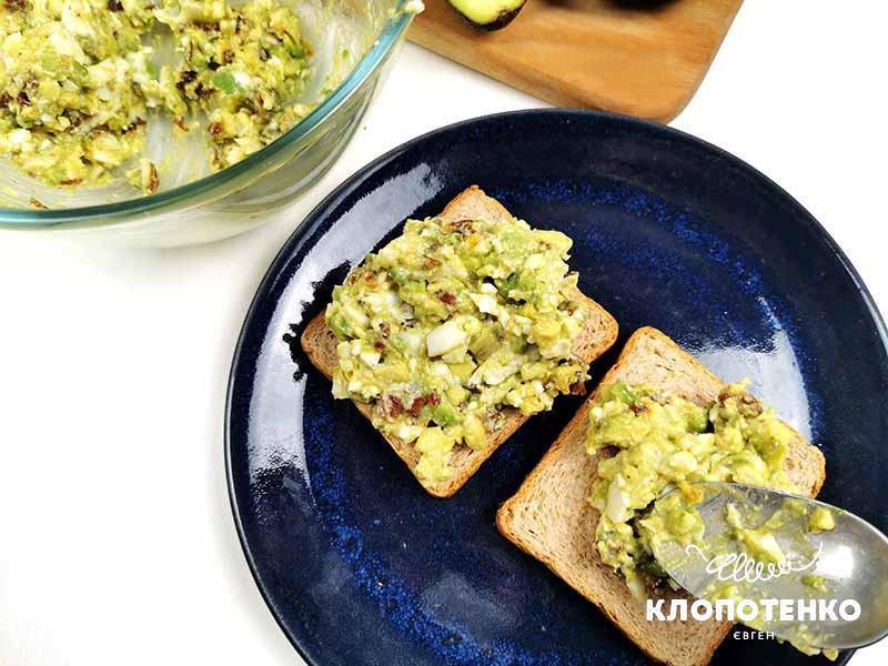 Авокадо тост. Оформляем тост