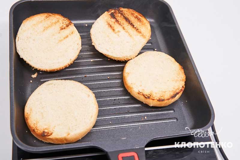 Поджарьте булочки