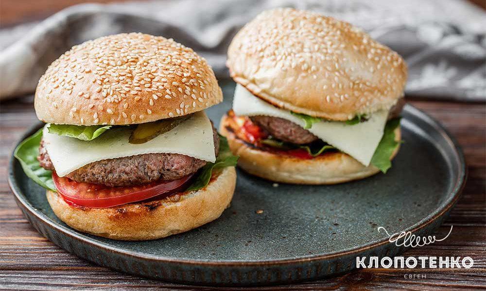 Бургер с говяжьей котлетой