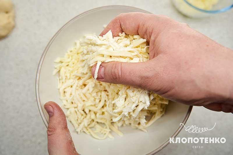 Натрите сыр