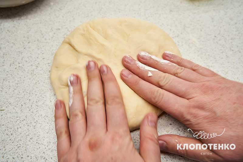 Разровняйте пласт