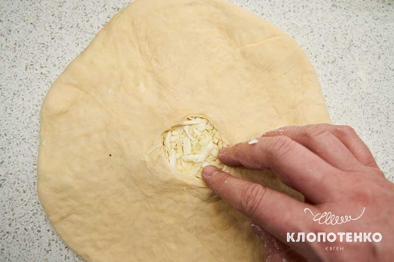 Сделайте небольшие отверстия