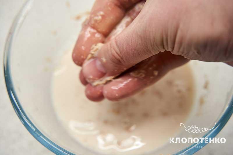 Перемешайте до растворения дрожжей