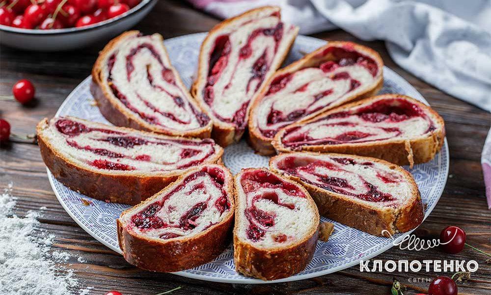 Рулет із вишнею