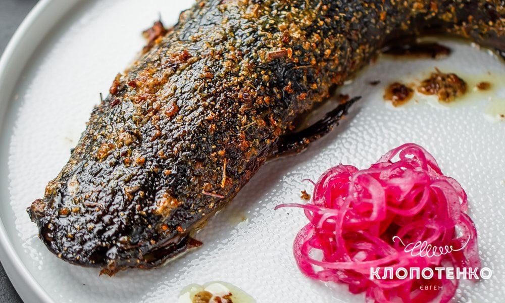 сом в духовке с травами