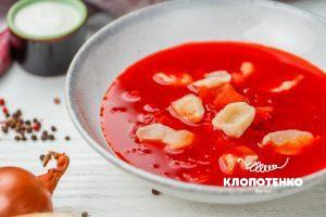 Vegan borscht with dumplings