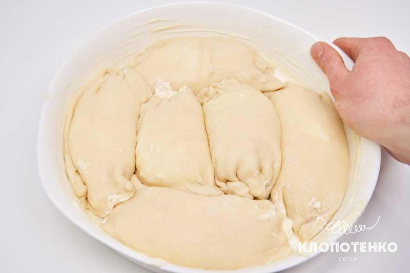 Выложите штрукли по кругу