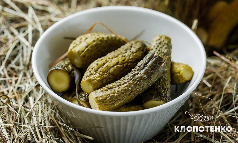 Квашенные огурцы с сеном