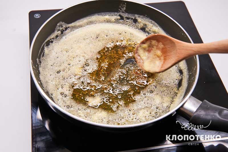 Растопите сливочное масло