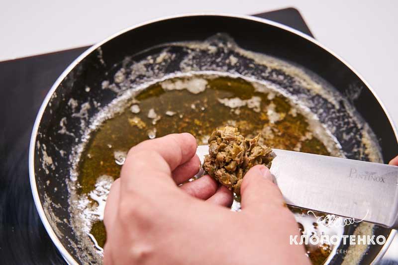 Добавьте каперсы