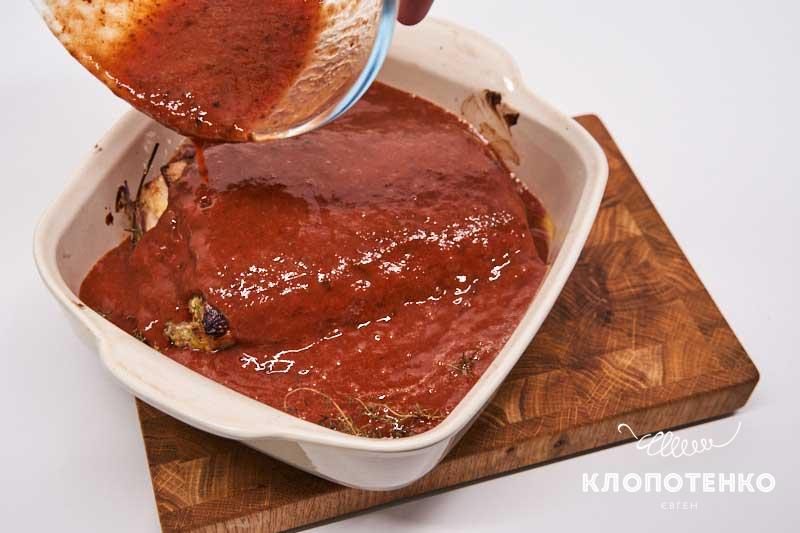 Залейте ребрышки маринадом
