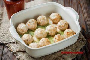 Курячі фрикадельки з сиром