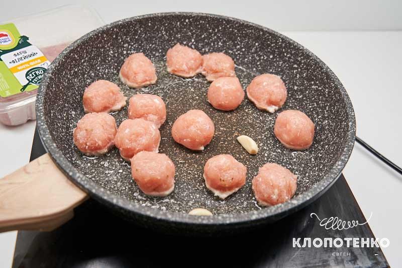 Поджарьте шарики
