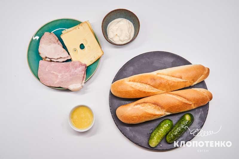 Подготовьте все ингредиенты сэндвича кубано