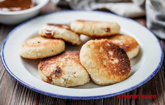 сирники з вареним згущеним молоком