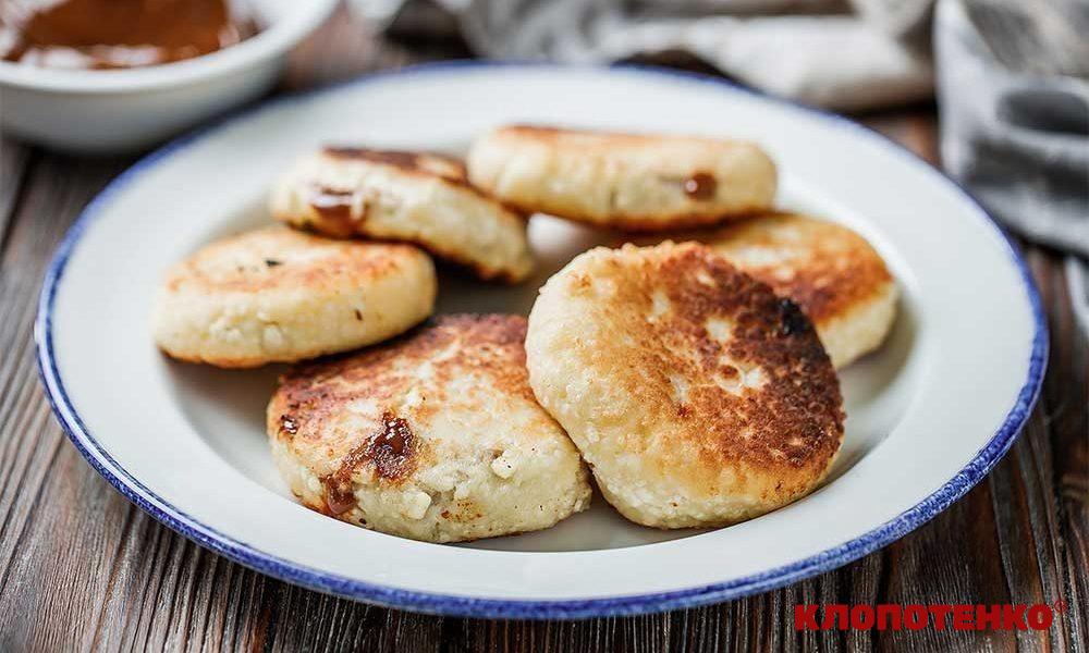 сирники з вареним згущеним молоком