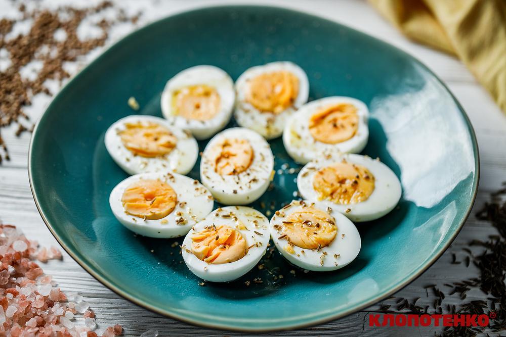 варені яйця із ароматною сіллю