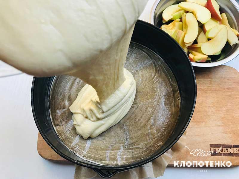 яблочна шарлотка на кефірі