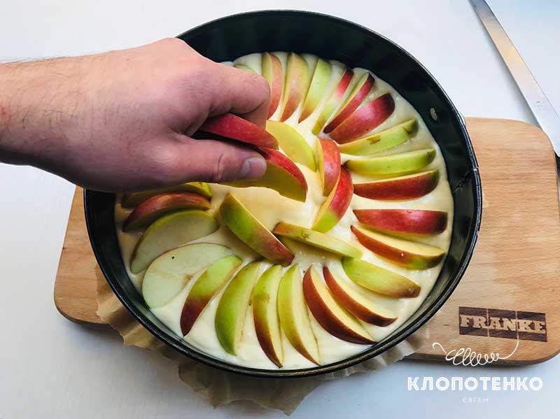 яблочна шарлотка на кефірі