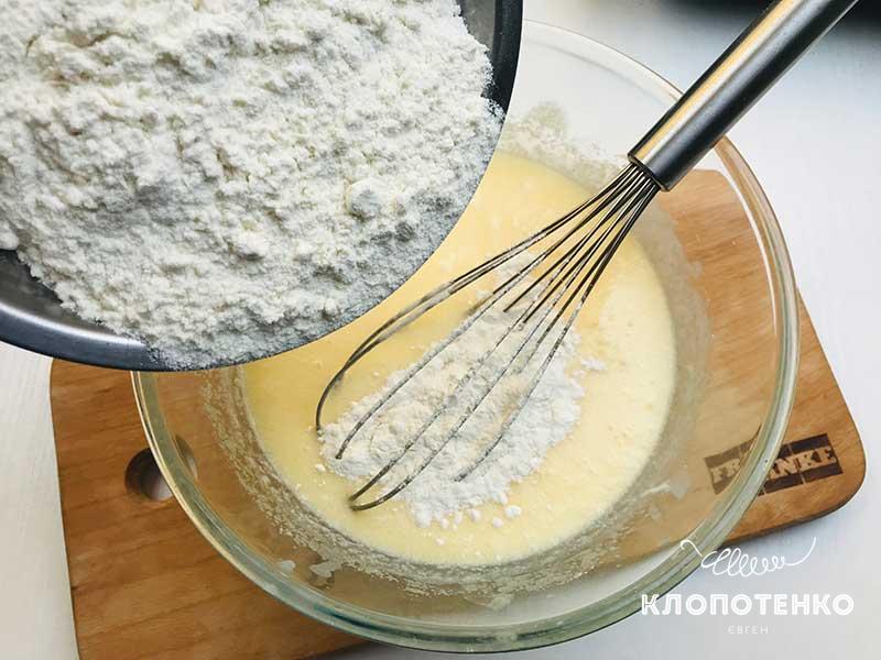яблочна шарлотка на кефірі